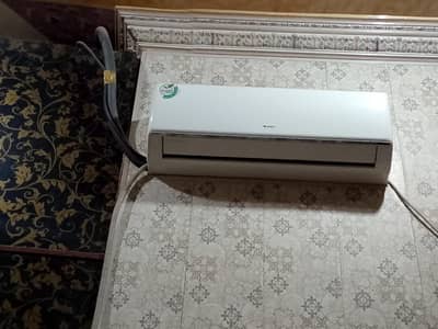 Gree Lomo Series 1 Ton AC for Sale – Good Condition