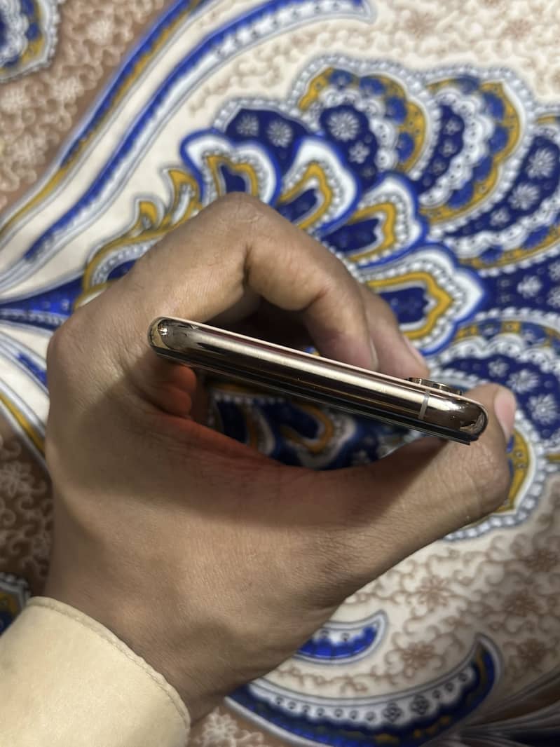 Iphone xs 4