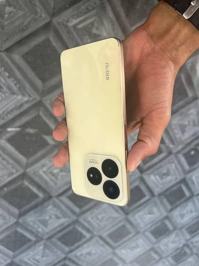 Nubia V60 DESIGN 16/256 COMPLETE Box