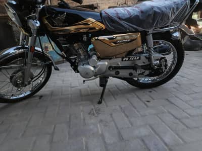 03041960561 gold editions total orignal first owner 3550 km use 25/26