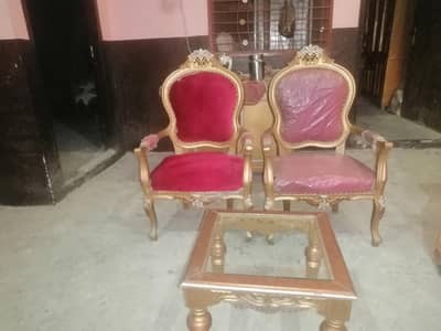 2bedromm chairs and 1 table