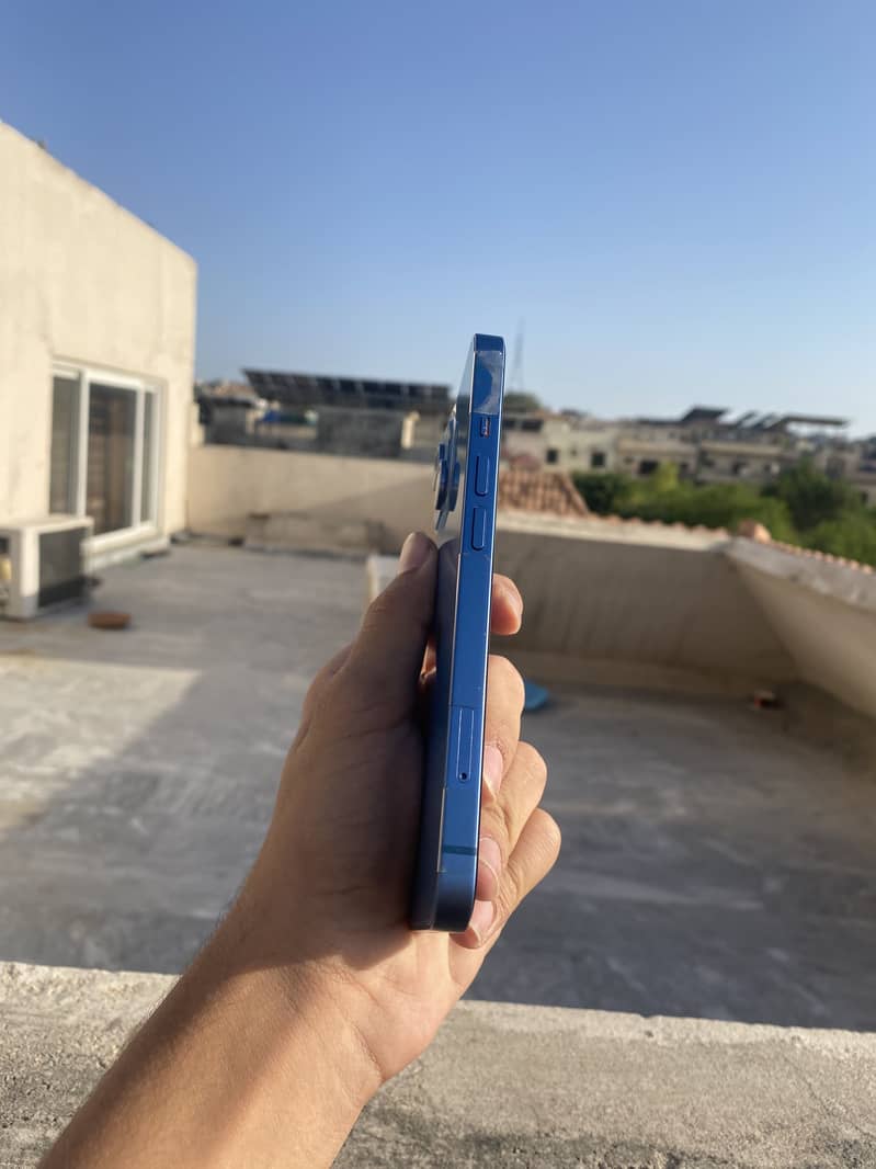 iPhone 13 4