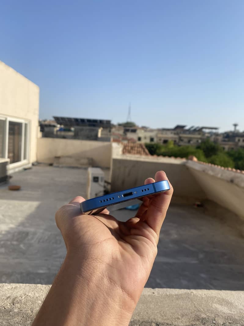 iPhone 13 6