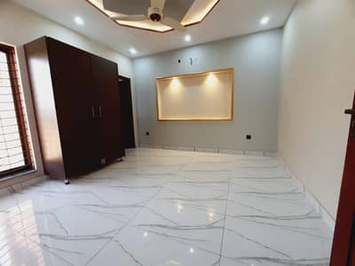 10 Marla Upper Portion Hot location Like New
