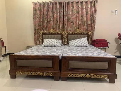 2 single beds