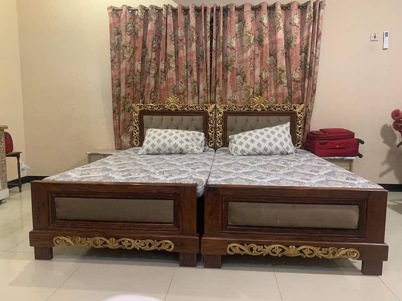 2 single beds 0