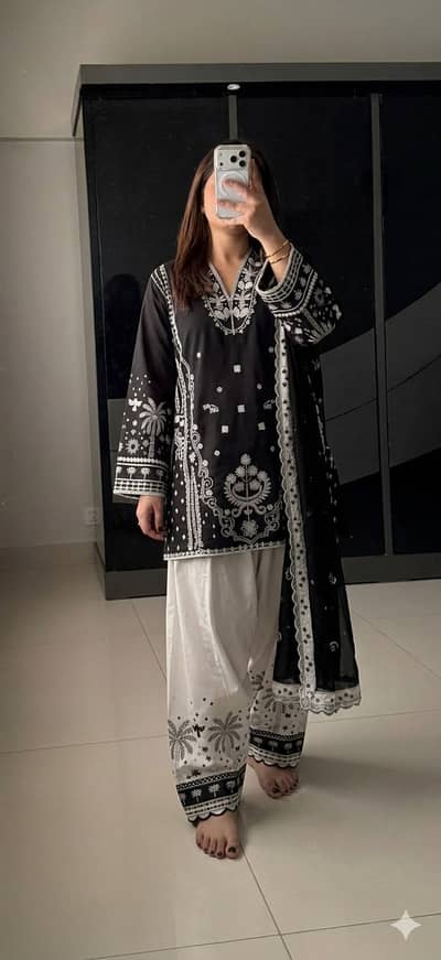 Worn once on Eid, looks brand new, Ethnic 3pc Luxury Suit – Worn Once