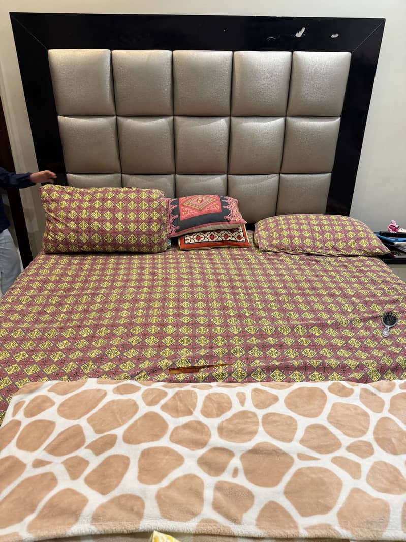 Double bed 0