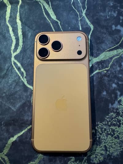 Iphone 17pro max lush condition 10/100