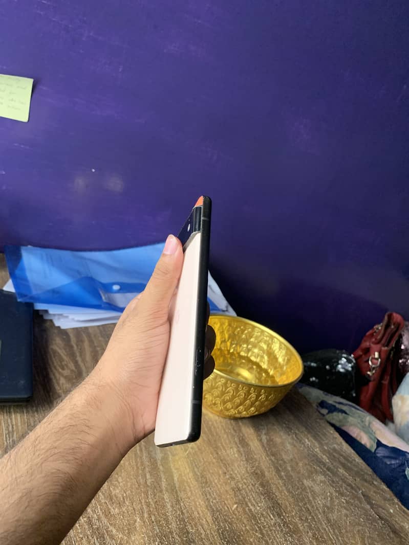 Google Pixel 6 4