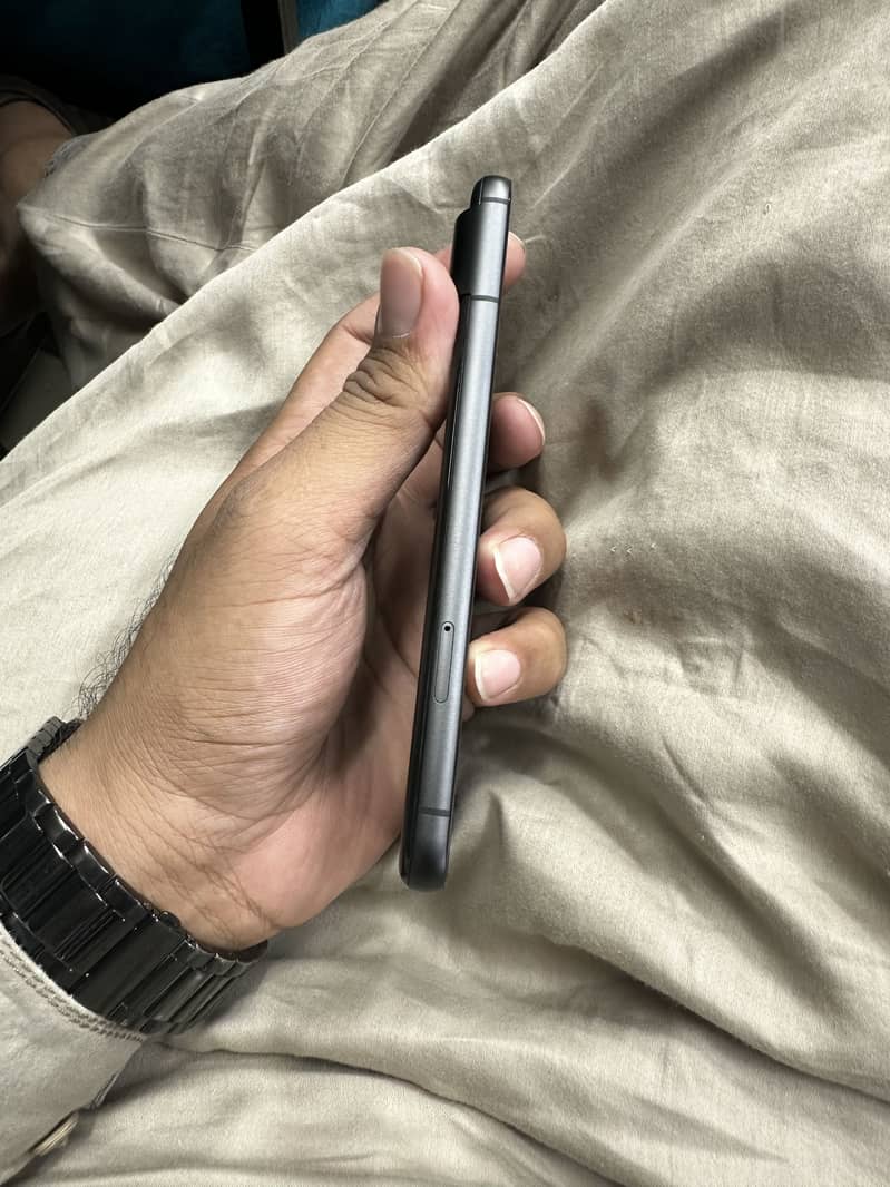 Google Pixel 8 4