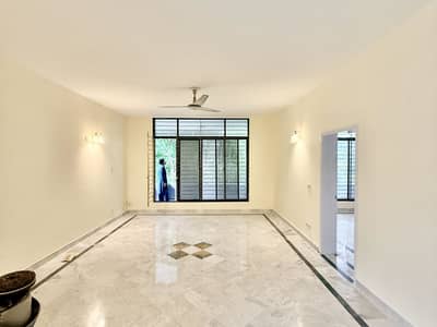 Beautiful 5 Bedroom House For Rent In Prime Location F-8 Islamabad | House For Rent In F-8 Islamabad | 5 Bedrooms Attached Baths | Spacious Luxury Family House
