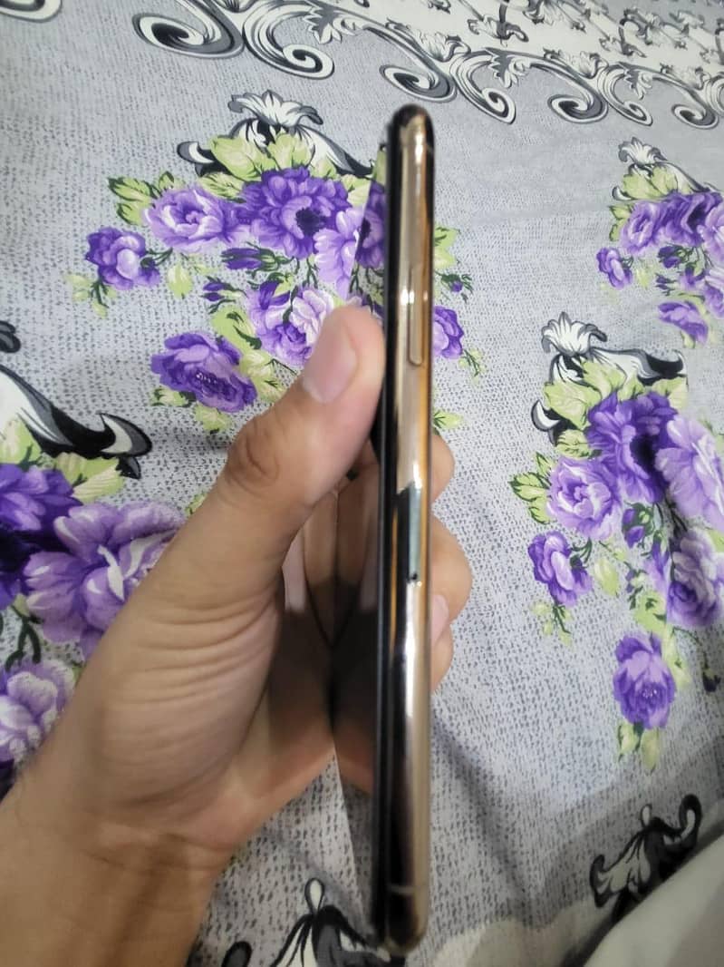 IPHONE 11 PRO 2