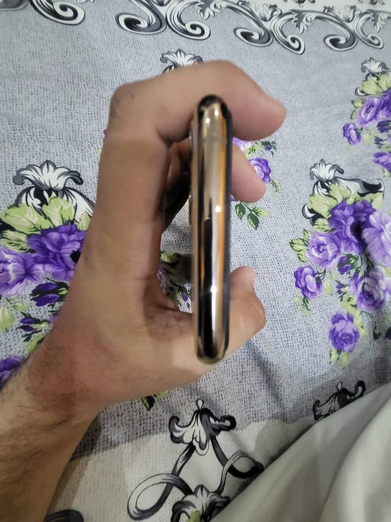 IPHONE 11 PRO 4