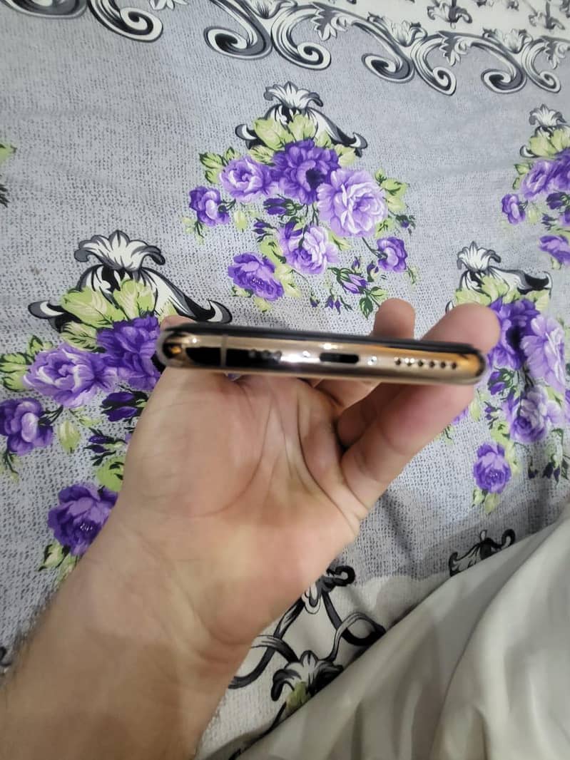 IPHONE 11 PRO 5