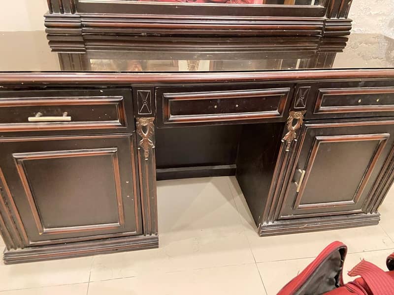 Dressing table 0