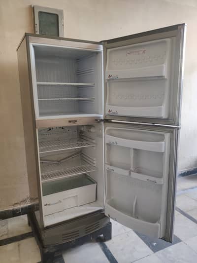 PEL FRIDGE GOOD CONDITION NICE COOLING.