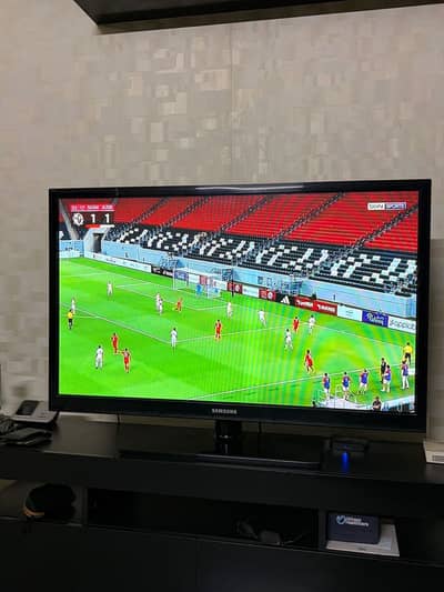 Samsung 43 inches LCD TV
