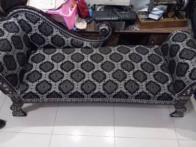 Dewaan with two side chairs