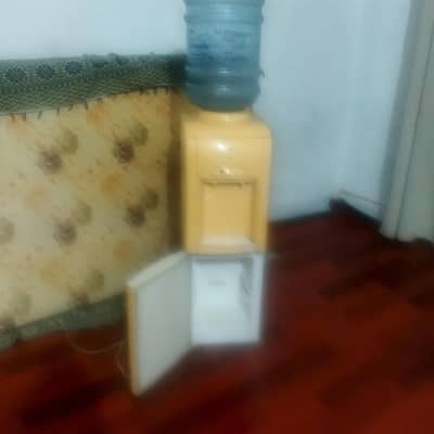 Orient dispenser