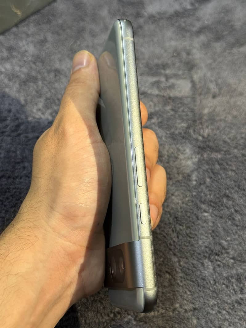 Google Pixel 8 4