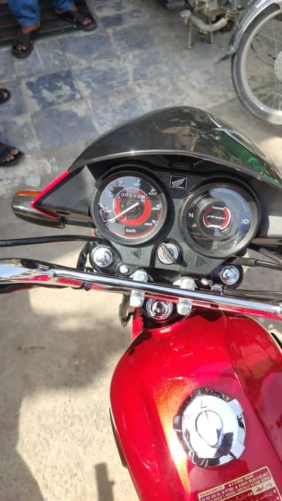 bilkul new bike just 120chali hai all docomounts clearl latter kata hi