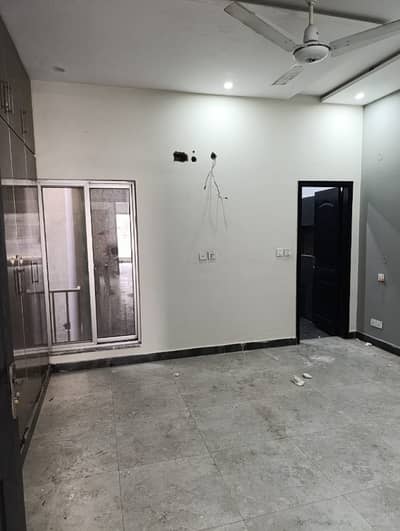 4 marla portion available for rent