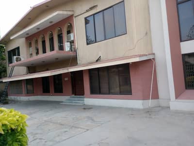 Clifton Block 5, 2000 Yards Bungalow Available For Rent, 10 Bed Rooms Total 14 Rooms,