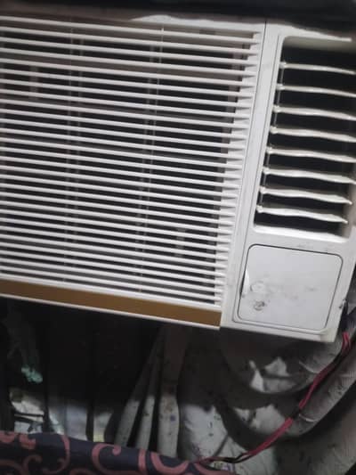 bilkul Good position h neat and clean ac h