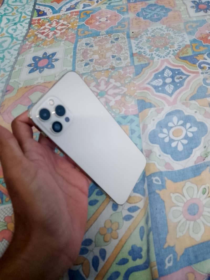iphone 12 pro max 3