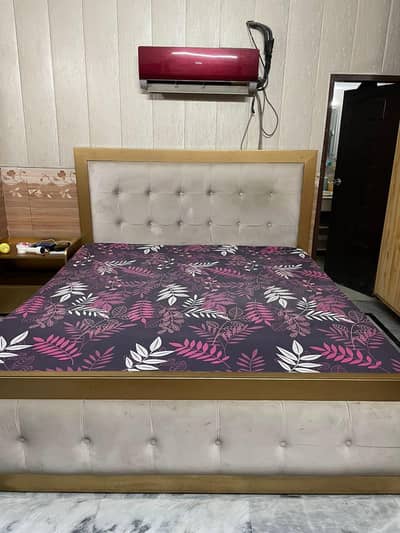 king size bed with 2 side tables