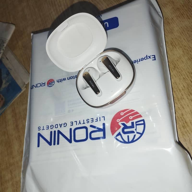 Ronin Eclipse Earbuds 1