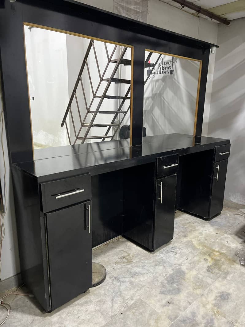 Saloon vanity 0