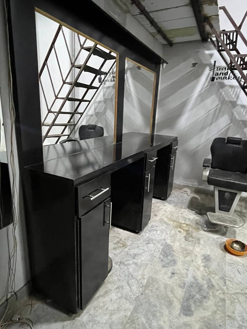 Saloon vanity 1