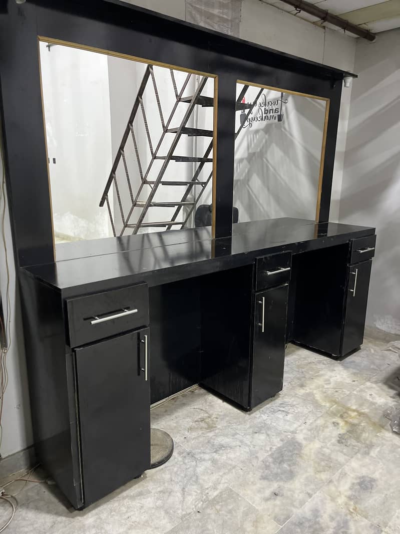 Saloon vanity 3
