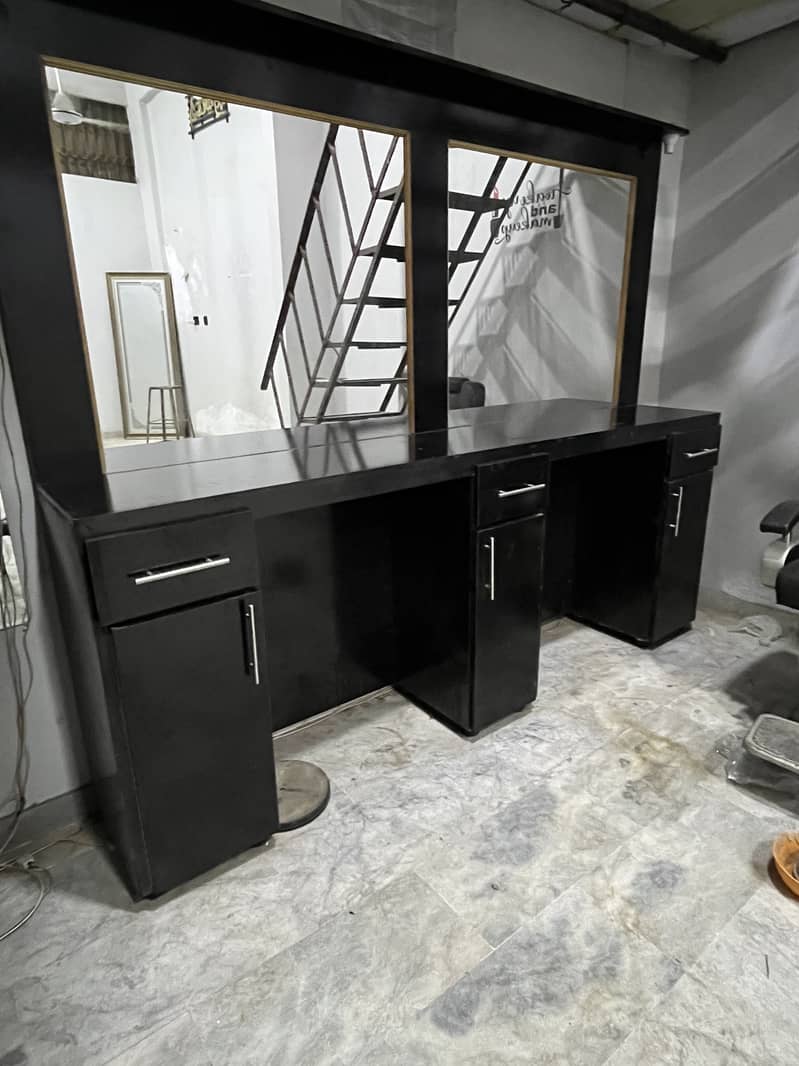 Saloon vanity 5
