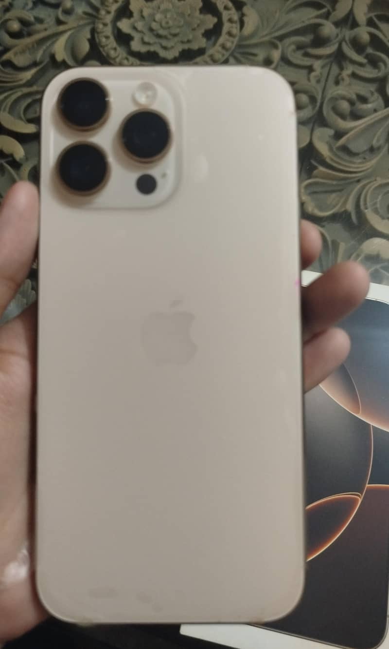 iPhone 16 pro max 4
