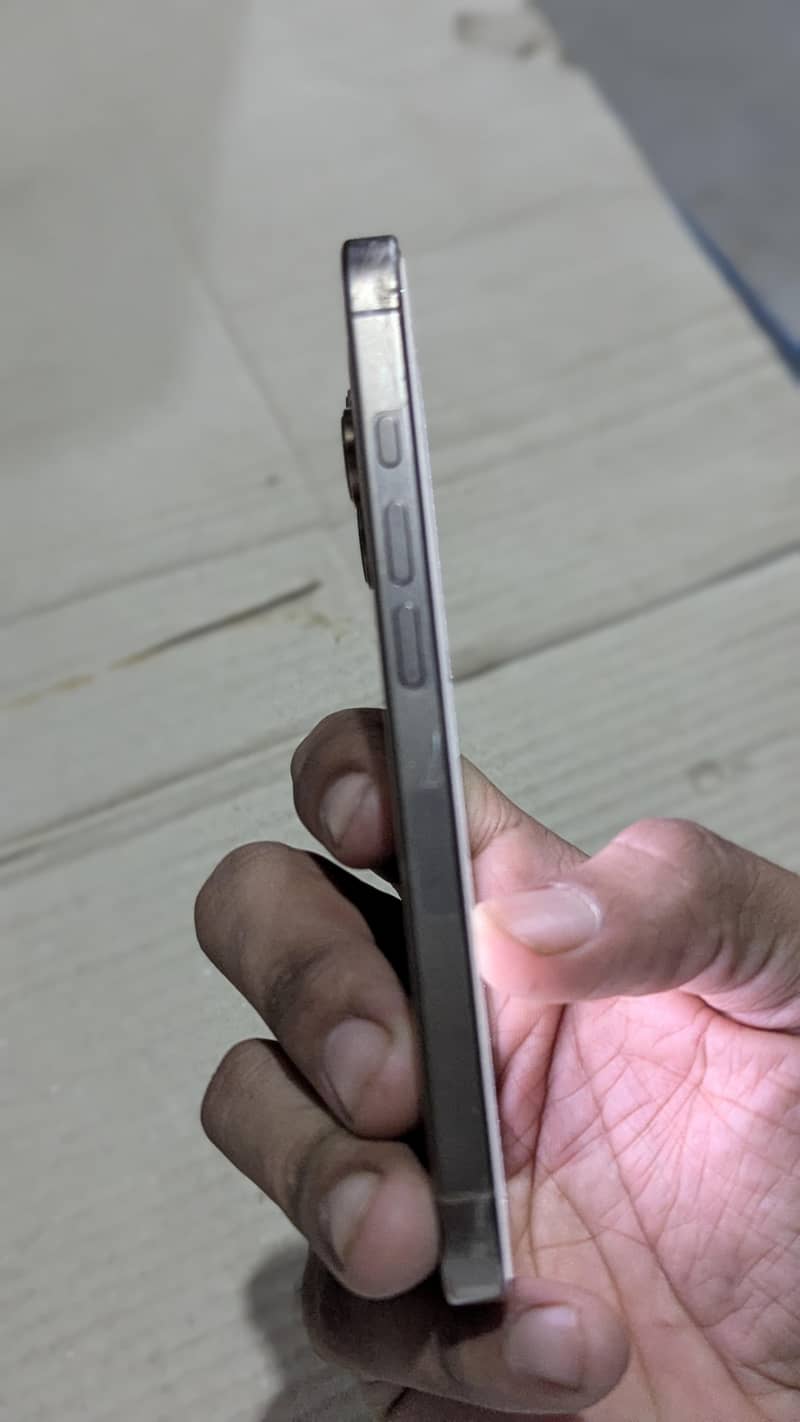 Iphone 16 pro 6