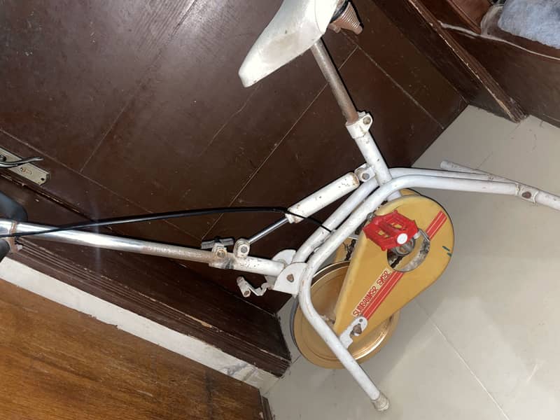 Exercise cycle very good condition 3