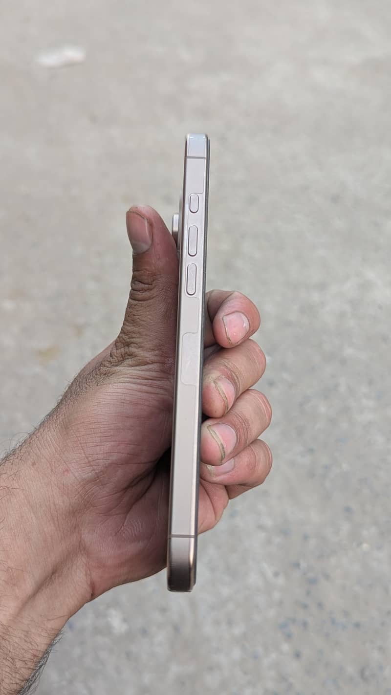 iphone 16 pro max  for sel 4