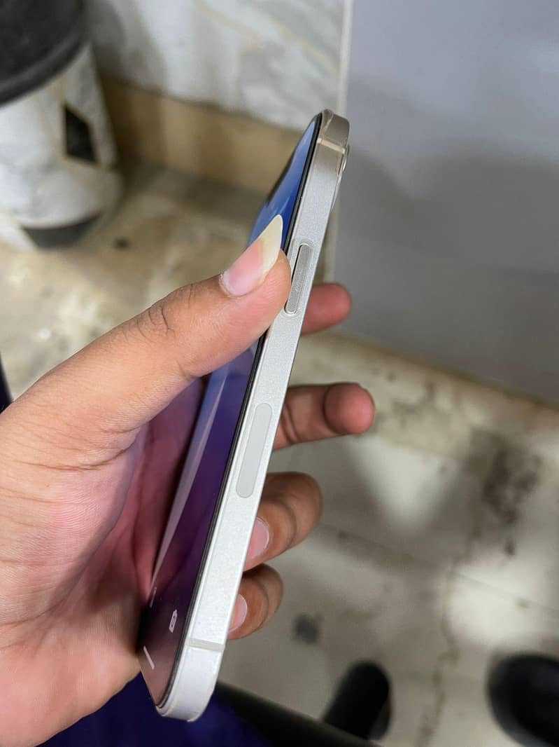 Iphone 13 4