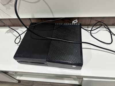 Xbox 1 with 2 controllers