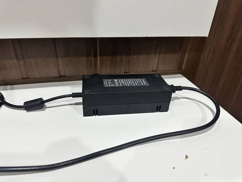 Xbox 1 with 2 controllers 2