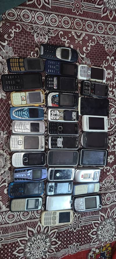 nokia old Samsung c3050 Motorola v3. Motorola  v3i