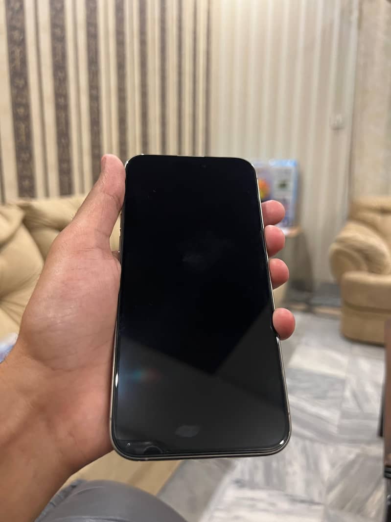 IPHONE 15 PRO MAX 1