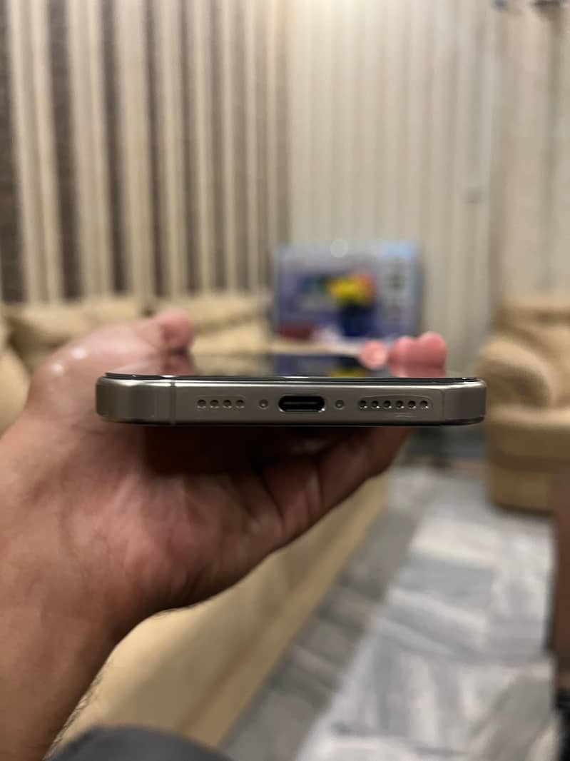 IPHONE 15 PRO MAX 4