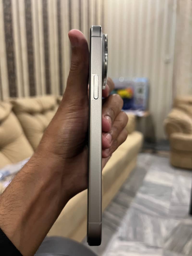 IPHONE 15 PRO MAX 5