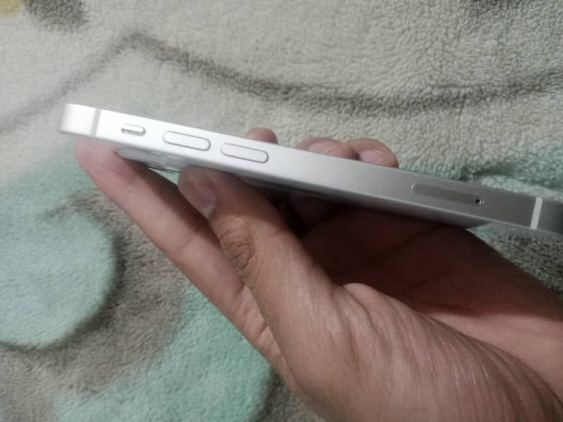 Apple iPhone 13 mini 1