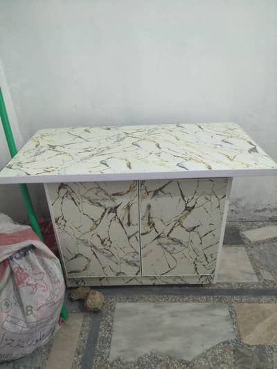 iron wooden tabale