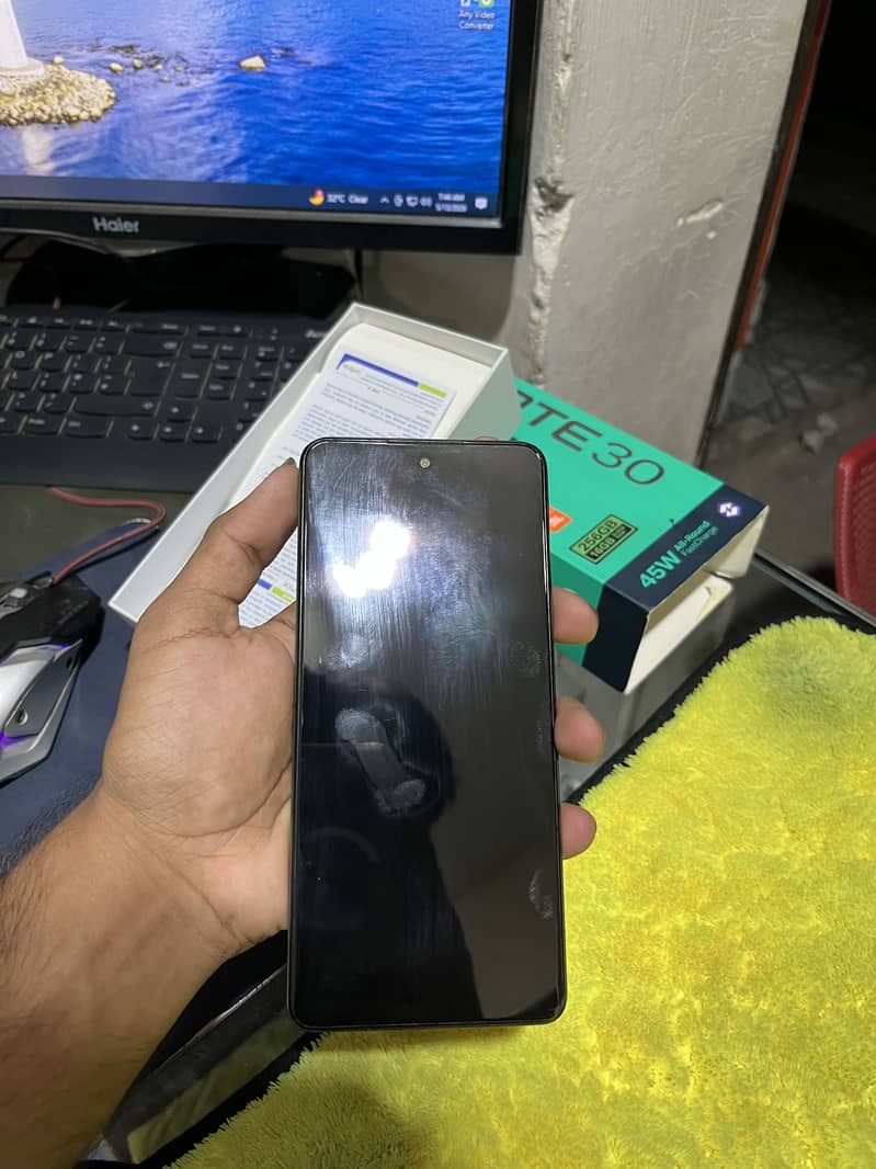 Infinix Note30 1